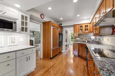 900  Apple Tree Ln, Brookfield, WI 53005 - Photo 12