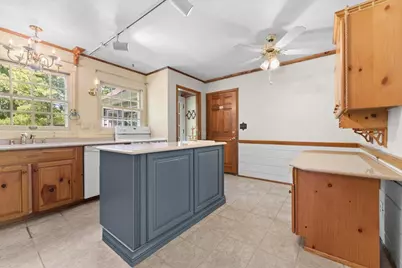 11645 N Hillside Ln, Mequon, WI 53092 - Photo 10