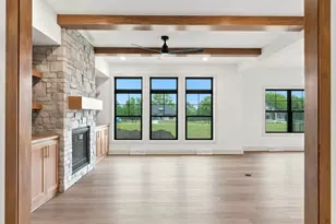 N66W21075 Sweet Clover Dr, Menomonee Falls, WI 53051 - Photo 4