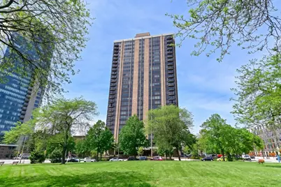 929 N Astor St #403, Milwaukee, WI 53202 - Photo 1