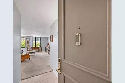 929 N Astor St #403, Milwaukee, WI 53202 - Photo 4
