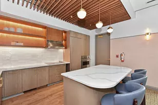 929 N Astor St, Milwaukee, WI 53202 - Photo 34