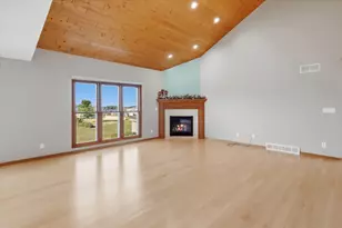 272 Highland Dr, Belgium, WI 53004 - Photo 4