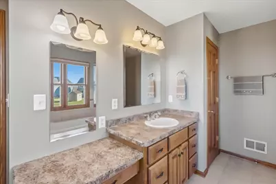 272  Highland Dr, Belgium, WI 53004 - Photo 22