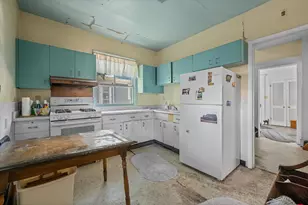 2413 E Belleview Pl, Milwaukee, WI 53211 - Photo 8