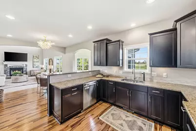 734  Wolf Creek Ct, Grafton, WI 53024 - Photo 10