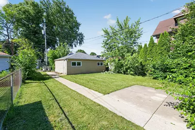6431 W Girard Ave, Milwaukee, WI 53210 - Photo 8