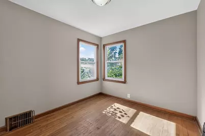 6431 W Girard Ave, Milwaukee, WI 53210 - Photo 28
