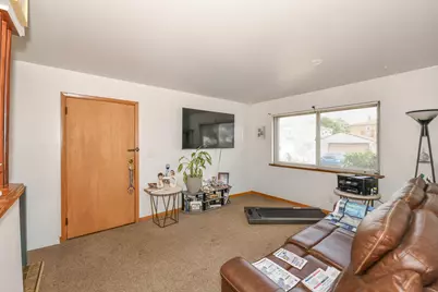 2410 W Howard Ave, Milwaukee, WI 53221 - Photo 6