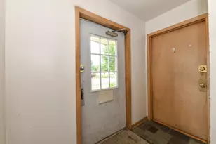 2410 W Howard Ave, Milwaukee, WI 53221 - Photo 22