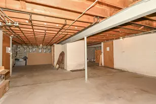 2410 W Howard Ave, Milwaukee, WI 53221 - Photo 16