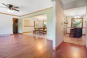 N105W21215 Oak Ln, Germantown, WI 53022 - Photo 4