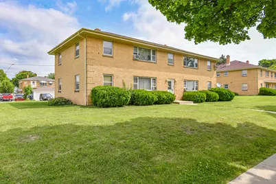 2424 W Howard Ave, Milwaukee, WI 53221 - Photo 2
