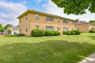 2424 W Howard Ave, Milwaukee, WI 53221 - Photo 2