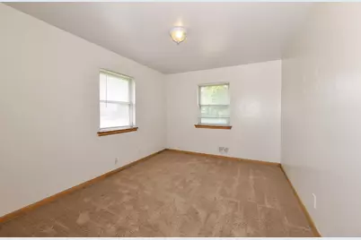 2424 W Howard Ave, Milwaukee, WI 53221 - Photo 16