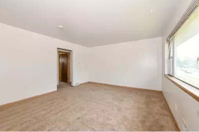 2424 W Howard Ave, Milwaukee, WI 53221 - Photo 8