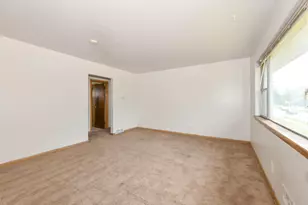 2424 W Howard Ave, Milwaukee, WI 53221 - Photo 8