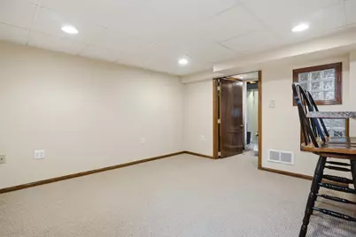 3929 S Lake Dr, Saint Francis, WI 53235 - Photo 28
