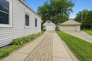 3929 S Lake Dr, Saint Francis, WI 53235 - Photo 38
