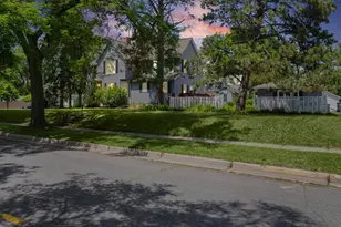 2005 State St, La Crosse, WI 54601 - Photo 2