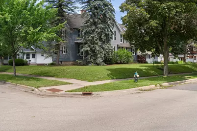 2005  State St, La Crosse, WI 54601 - Photo 2