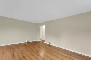 1233 Kingston Ave, Racine, WI 53402 - Photo 8