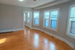 1650 N Arlington Pl, Milwaukee, WI 53202 - Photo 4