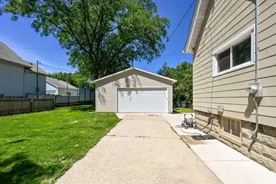 3725 S 5th Pl, Milwaukee, WI 53207 - Photo 38