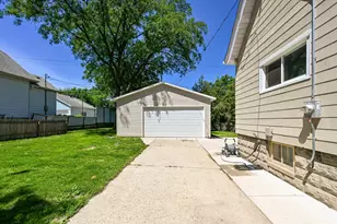 3725 S 5th Pl, Milwaukee, WI 53207 - Photo 38