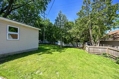 3725 S 5th Pl, Milwaukee, WI 53207 - Photo 42