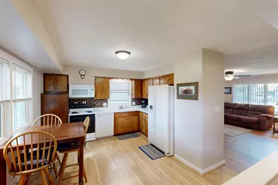 927  Peterson St, Fort Atkinson, WI 53538 - Photo 6