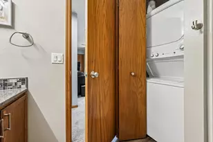W240N2550 E Parkway Meadow Cir, Pewaukee, WI 53072 - Photo 18
