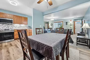 W240N2550 E Parkway Meadow Cir, Pewaukee, WI 53072 - Photo 6