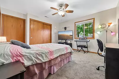 W240N2550 E Parkway Meadow Cir #2, Pewaukee, WI 53072 - Photo 10