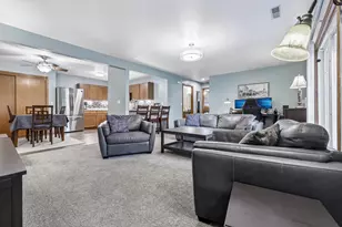 W240N2550 E Parkway Meadow Cir, Pewaukee, WI 53072 - Photo 2
