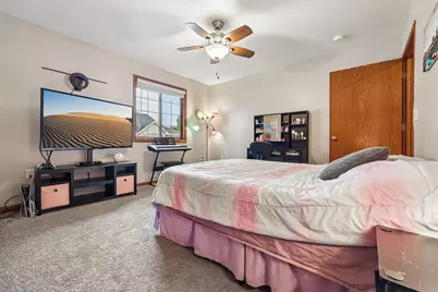 W240N2550 E Parkway Meadow Cir #2, Pewaukee, WI 53072 - Photo 12