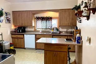 1634 S 58th St, West Allis, WI 53214 - Photo 4