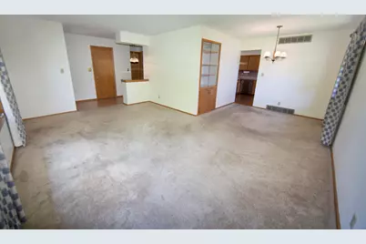 10520 W Monastery Dr, Franklin, WI 53132 - Photo 4
