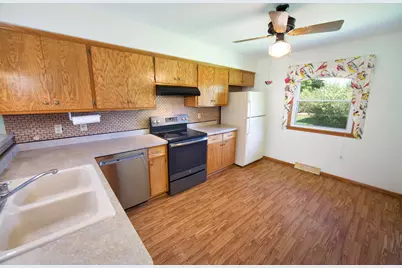 10520 W Monastery Dr, Franklin, WI 53132 - Photo 8