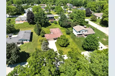 10520 W Monastery Dr, Franklin, WI 53132 - Photo 26