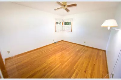10520 W Monastery Dr, Franklin, WI 53132 - Photo 14
