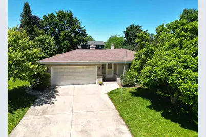 10520 W Monastery Dr, Franklin, WI 53132 - Photo 1