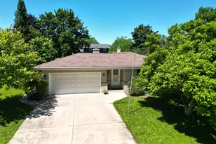 10520 W Monastery Dr, Franklin, WI 53132 - Photo 1