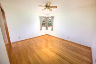 10520 W Monastery Dr, Franklin, WI 53132 - Photo 16