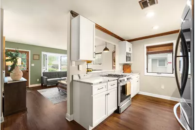 N89W15288  Jefferson Ave, Menomonee Falls, WI 53051 - Photo 8