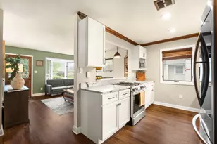 N89W15288 Jefferson Ave, Menomonee Falls, WI 53051 - Photo 8