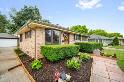 N89W15288  Jefferson Ave, Menomonee Falls, WI 53051 - Photo 2