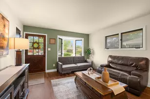 N89W15288 Jefferson Ave, Menomonee Falls, WI 53051 - Photo 4