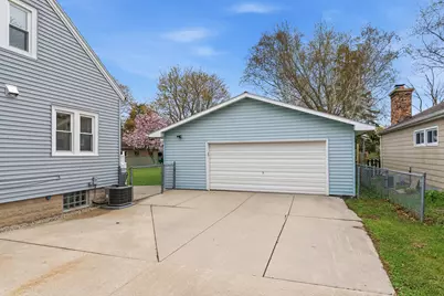 1006  13th Ave, Grafton, WI 53024 - Photo 2