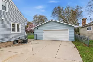 1006 13th Ave, Grafton, WI 53024 - Photo 2